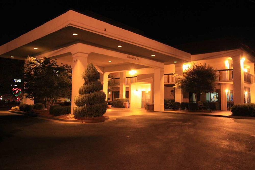 Hotel Baymont By Wyndham Mcdonough Exterior foto