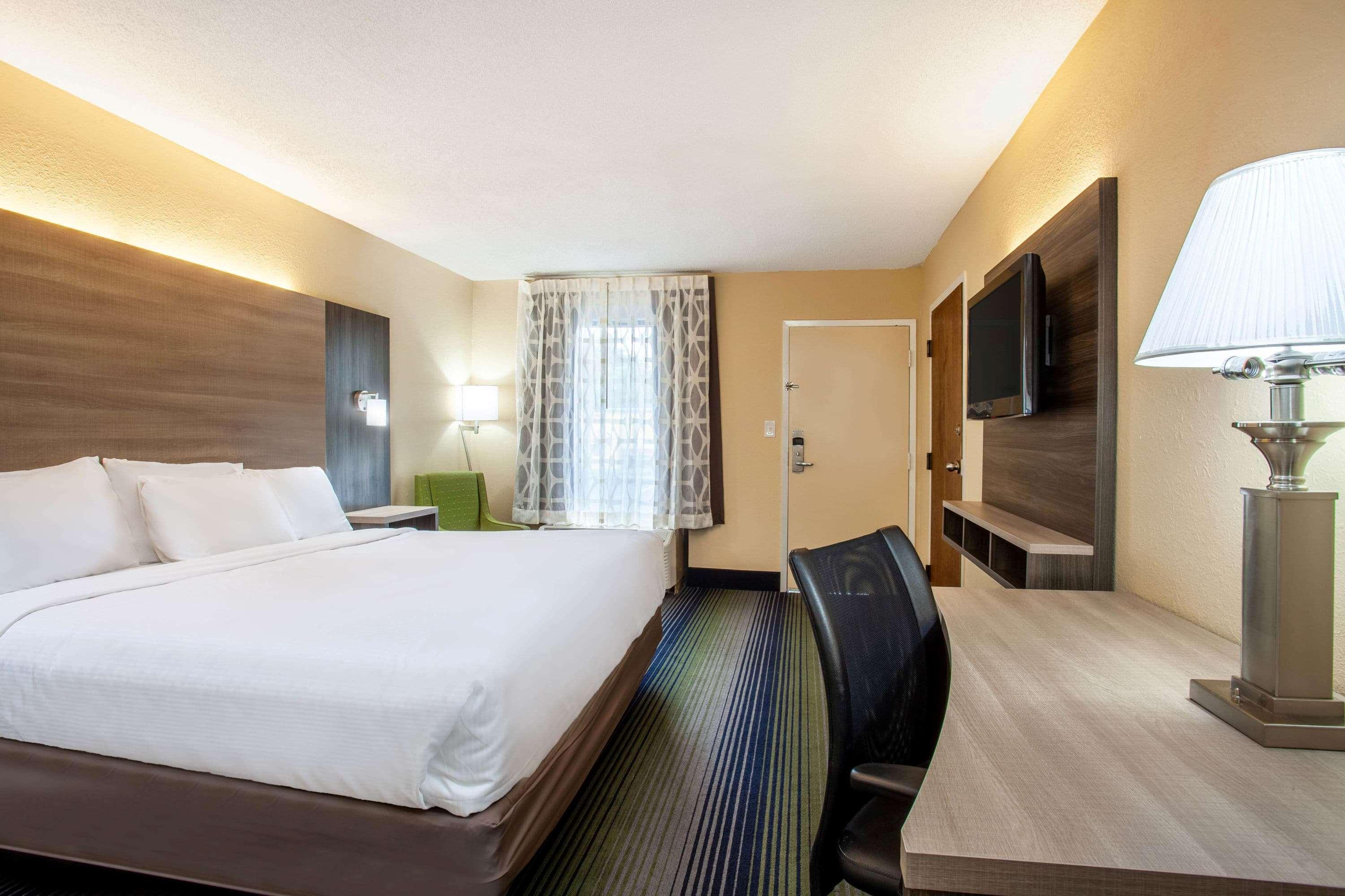 Hotel Baymont By Wyndham Mcdonough Exterior foto