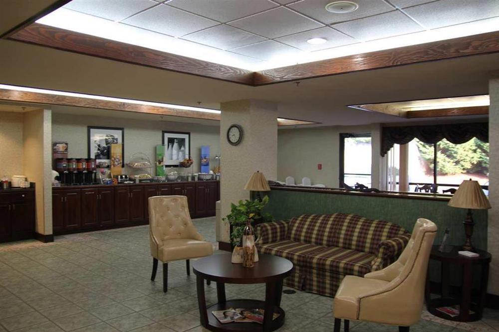 Hotel Baymont By Wyndham Mcdonough Interior foto